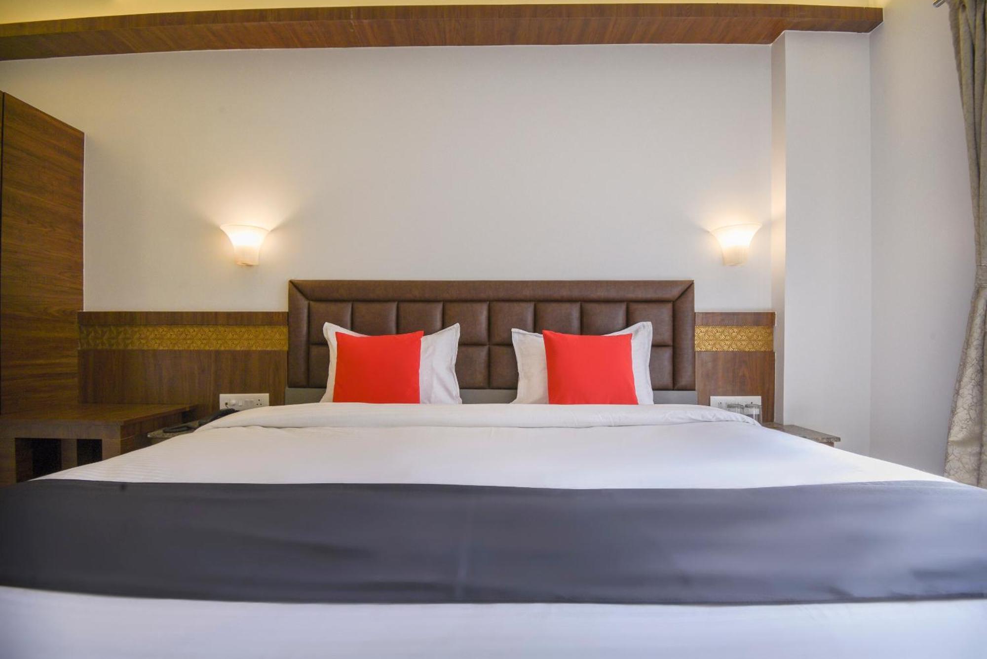 Oyo Flagship Hotel Shreeyash Executive Mangvadi Exterior photo