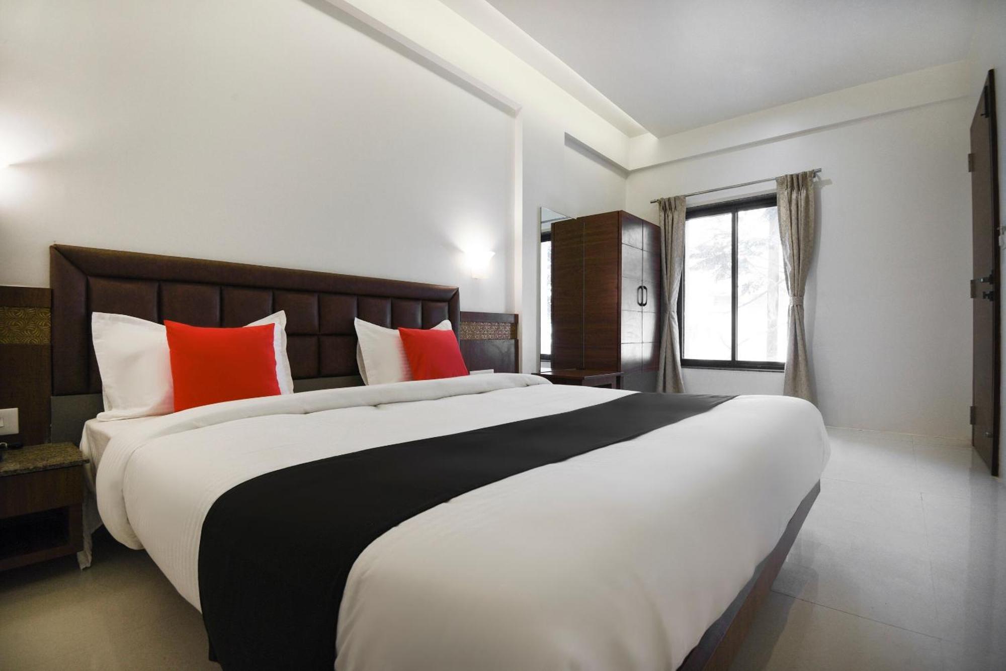 Oyo Flagship Hotel Shreeyash Executive Mangvadi Exterior photo