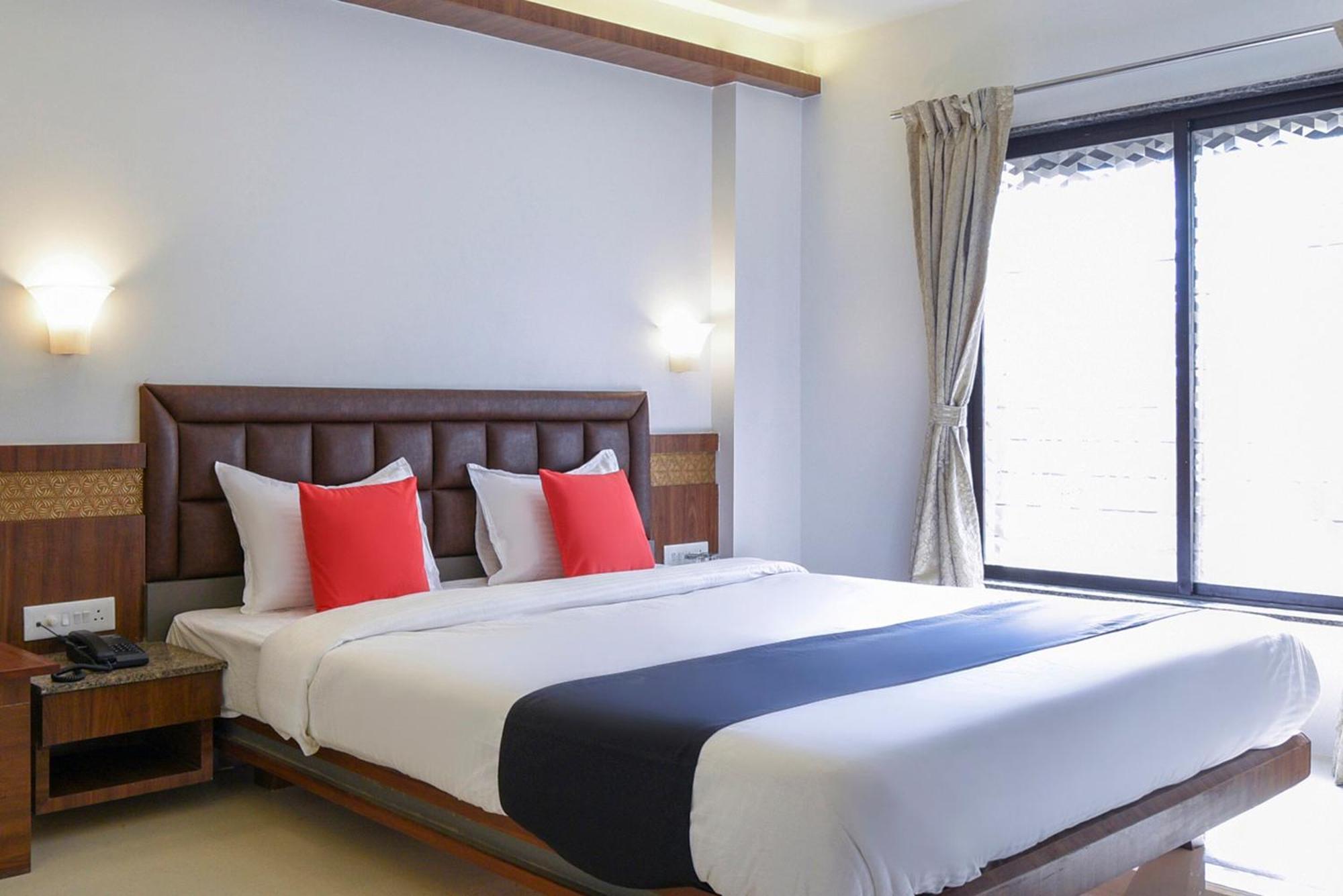 Oyo Flagship Hotel Shreeyash Executive Mangvadi Exterior photo