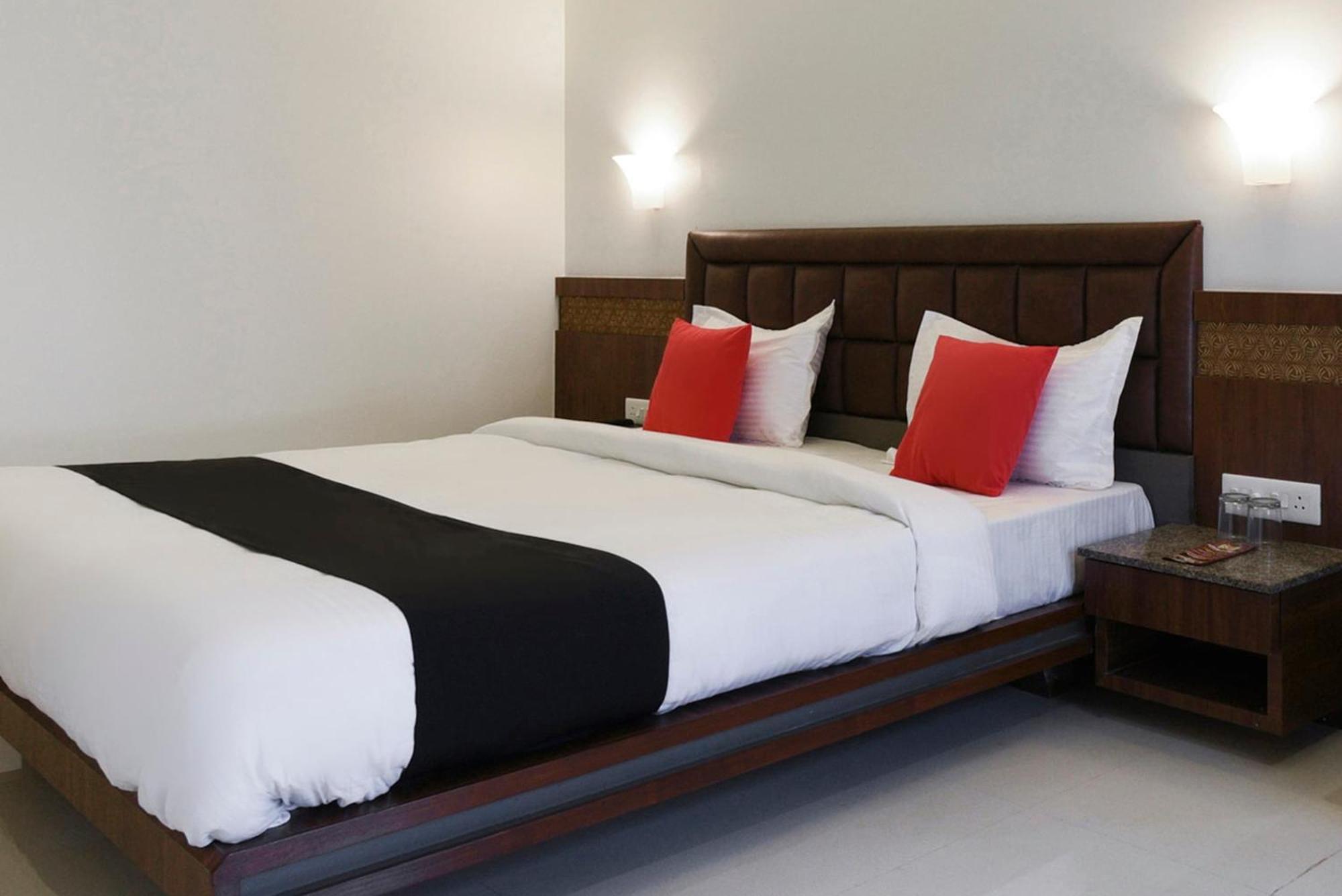 Oyo Flagship Hotel Shreeyash Executive Mangvadi Exterior photo