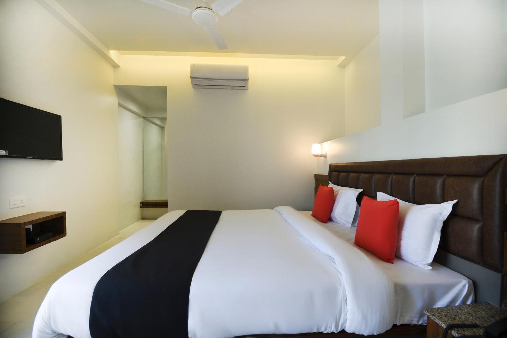 Oyo Flagship Hotel Shreeyash Executive Mangvadi Exterior photo